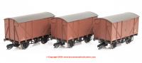 TT6044 Hornby BR Vent Van Triple Pack BR Brown